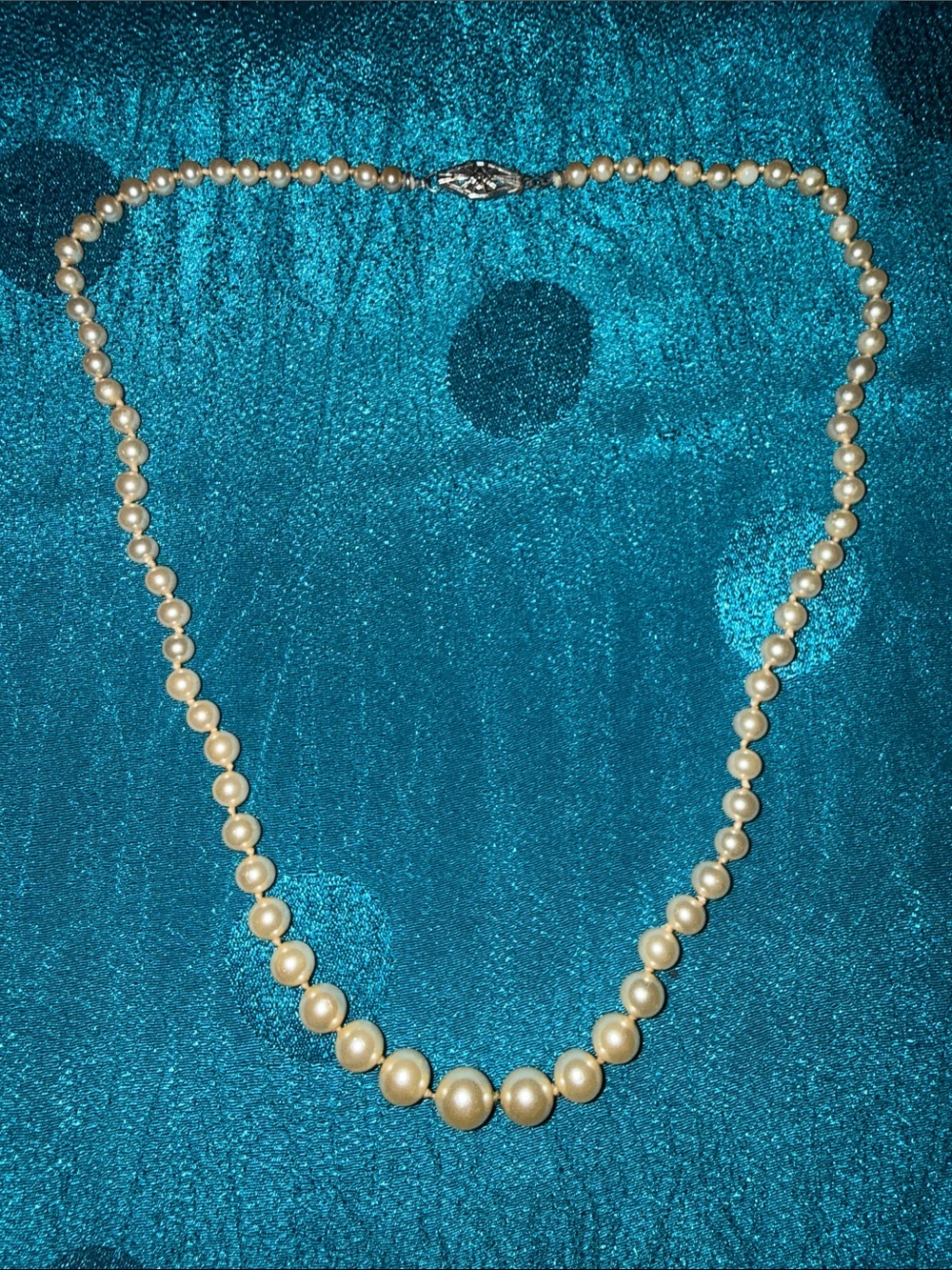 Vintage Classic faux Ivory Pearl Strand Necklace - Elegant Women's Jewelry